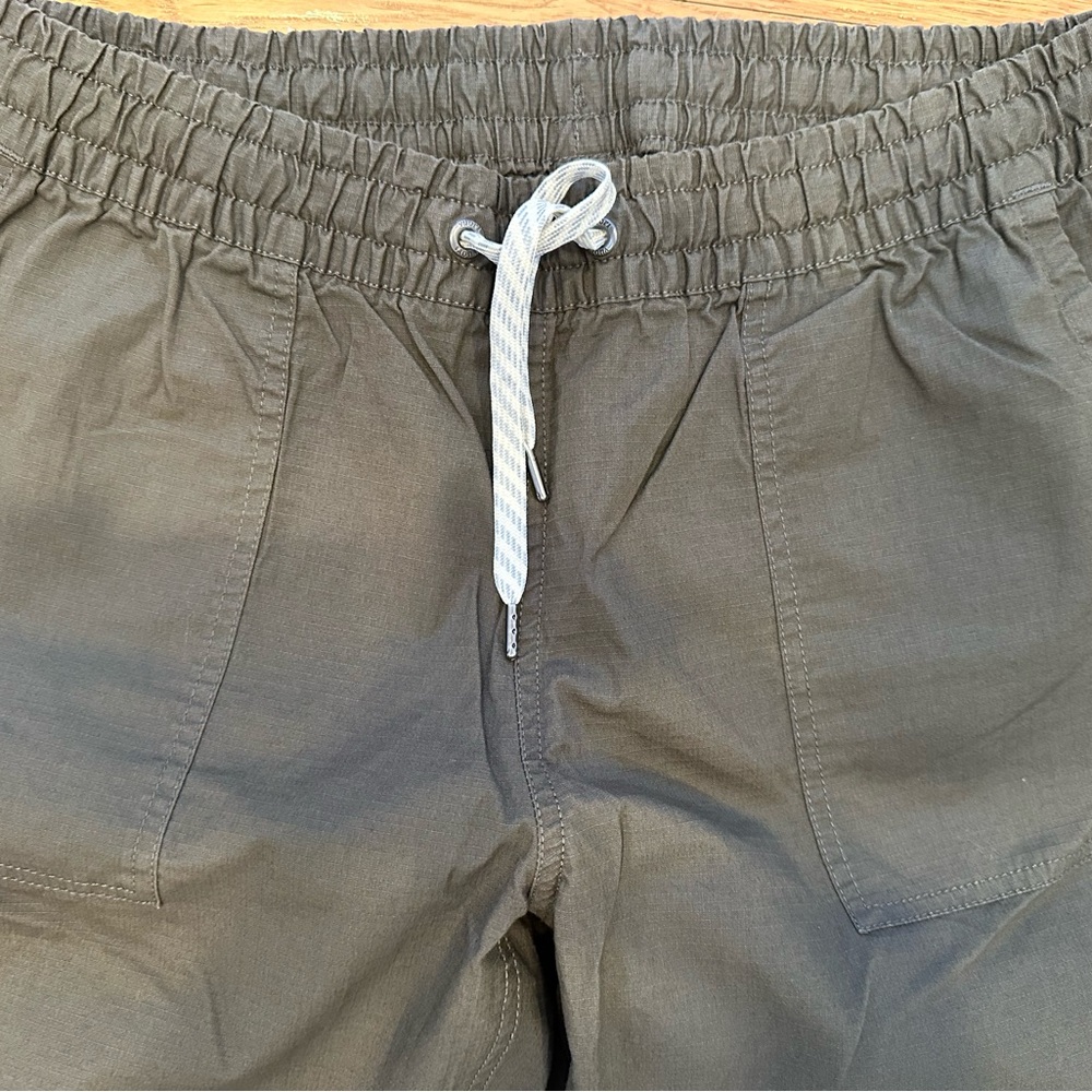 NWOT Vuori Ripstop Pants in Dark Oregano. Size Medium. Lightweight - Picture 3 of 10